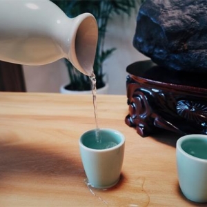 佳釀網(wǎng)：茅臺、瀘州老窖先后提價，白酒新一輪漲價潮來襲？|評論